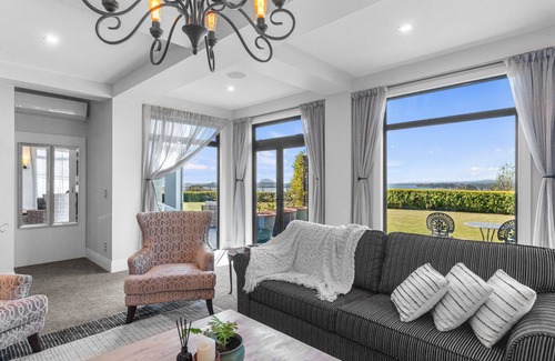 Omokoroa Cottage | The Chateau Grande – Exclusive Couples Retreat
