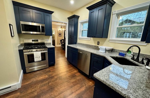 Geneva Maison | The Cherry Street Retreat: Charming, freshly renovated house in downtown Geneva