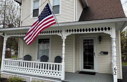 Geneva Maison | The Cherry Street Retreat: Charming, freshly renovated house in downtown Geneva