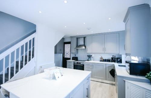 Cheshunt Maison | The Cheshunt Base, Convenient Stay for Pros & Groups for long term