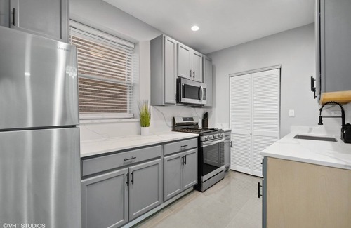 South Shore Copropriété | The Chic Urban Oasis Near the Lake!