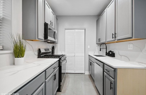 South Shore Copropriété | The Chic Urban Oasis Near the Lake!
