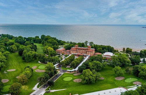 South Shore Copropriété | The Chic Urban Oasis Near the Lake!