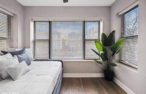 South Shore Copropriété | The Chic Urban Oasis Near the Lake!