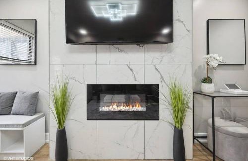 South Shore Appartement | The Chic Urban Oasis Near the Lake!