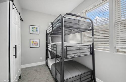South Shore Appartement | The Chic Urban Oasis Near the Lake!