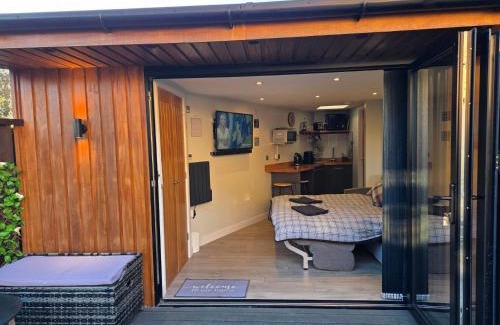 Cannards Grave Maison | The Chill Garden Room