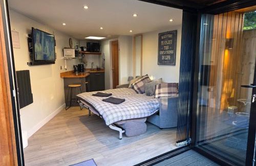 Cannards Grave Maison | The Chill Garden Room