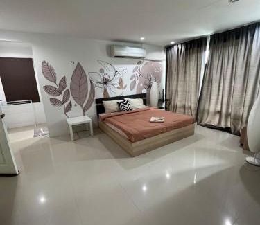 Nai Harn Appartement | The CHU cafe/guesthouse
