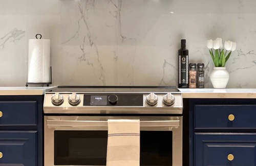 Queens Maison | The Circle Suite Near JFK Airport
