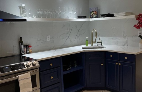 Queens Maison | The Circle Suite Near JFK Airport