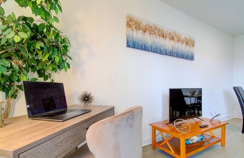 Springfield Appartement | *Governors Mansion View* 1BD+1BA+Balcony+Gym+Free Parking