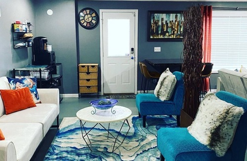 Powder Springs Maison | The Classy Cave! A spacious, basement suite hideaway w/ hotel style kitchenette.
