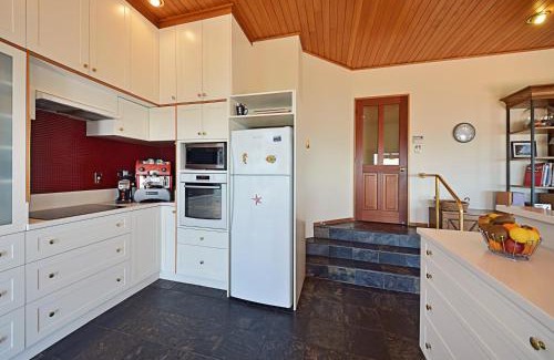 Britannia Heights Maison | The Cliffs - Nelson Waterfront Home