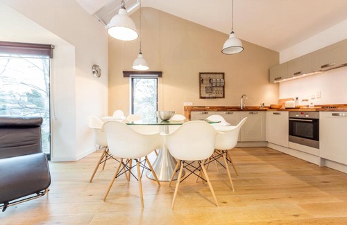 Bath Appartement | The Cliffside Chalet - Modern 3BDR Riverside Home
