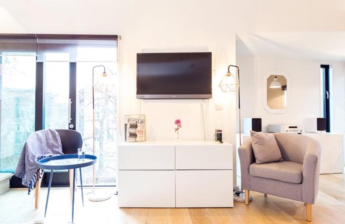 Bath Appartement | The Cliffside Chalet - Modern 3BDR Riverside Home