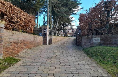 Roughton Appartement | THE CLOCKHOUSE, ROuGHTON