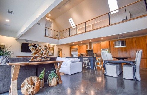 Searcy Maison | The Clubhouse - On Golf Course - Serene Retreat