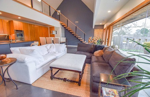 Searcy Maison | The Clubhouse - On Golf Course - Serene Retreat