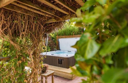 Maidstone Maison | The Coach House by Bloom Stays