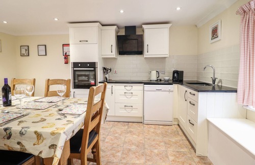 Pant Maison | THE COACH HOUSE, pet friendly, with hot tub in Llanymynech