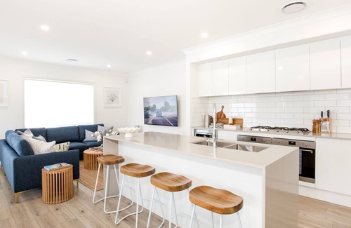Callala Bay Maison | The Coast Beach - Pet Friendly - 2 Mins Walk to Bay