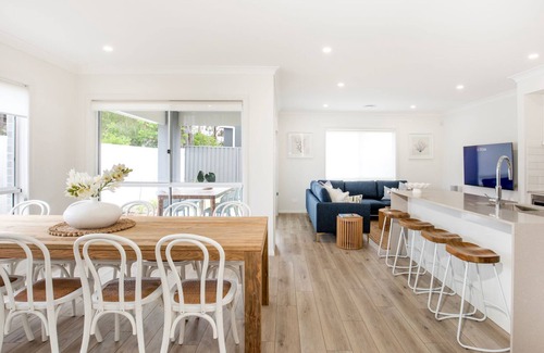 Callala Bay Maison | The Coast Beach - Pet Friendly - 2 Mins Walk to Bay