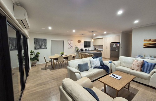 Moonta Bay Maison | 🎣🦀The Coastal Crab, Moonta Bay. 🐾 Pet friendly holiday accommodation 🐾⛱️🚂🛝