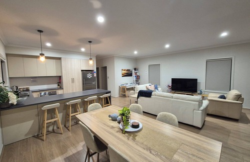 Moonta Bay Maison | 🎣🦀The Coastal Crab, Moonta Bay. 🐾 Pet friendly holiday accommodation 🐾⛱️🚂🛝