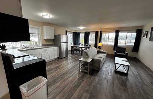 Long Beach Hôtel | The Coastal Inn and Suites