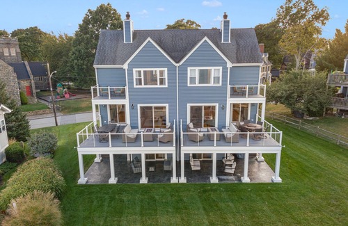 Edgewood Maison | The Coastal Vibes House in historic Pawtuxet Village! 1 minute to harbor.
