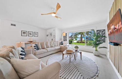Venetian Way Maison | The Cocoa Plum - A Quiet Riverfront Pool Home Near Beach