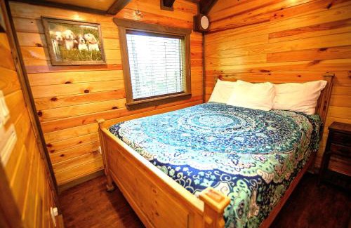 Murfreesboro Maison | The Codex - Parker Creek Bend Cabins