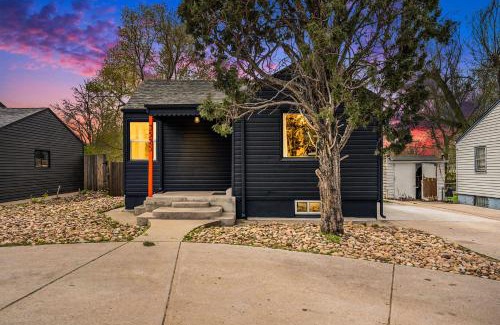 Denver Maison | The Coloradical Crashpad! W Fire Pit & Hot Tub