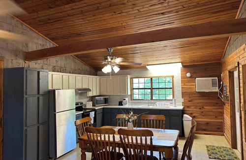 Kelly Maison | The Columbia Cabin Escape