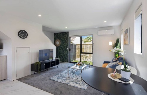 Lower Hutt Maison | The Comfortable Biddle Cottage