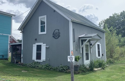 Waterbury Center Cabine | The Coral Cabin