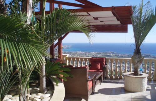 Peyia Town Villa | La villa "Coral Suite". Grands groupes de fêtes, mariages, anniversaires