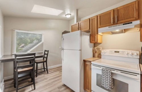Central Colorado Springs Maison | The Corona Lookout | Charming Attic Apartment in Historic Home