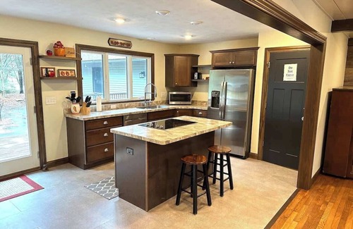 Ashtabula Maison | The Cortland Cottage at Brant's Apple Orchard