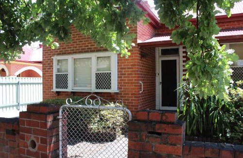 Albury Maison | The Cosy House - Central Albury