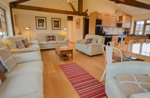 Carterton Maison | The Cotswold Manor Cottage, bain à remous exclusif, granges de jeux / événements, 70 acres de parc