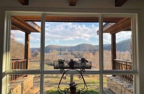 Woodman Maison | The Cottage at Streamwalk