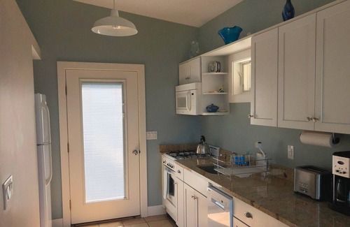 Greenport West Cottage | Le Cottage at Sunset Bluff