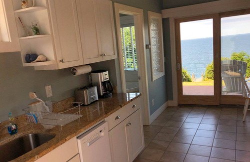 Greenport West Cottage | Le Cottage at Sunset Bluff
