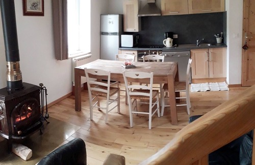 Lacoux Maison | Gîte de La Bertinière au sud du massif du Jura, à 1h. de Lyon, Genève, Annecy...
