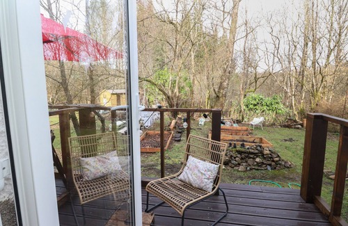 Taynuilt Cottage | THE COTTAGE IN THE WOODS, pet friendly in Connel, Argyll & Bute