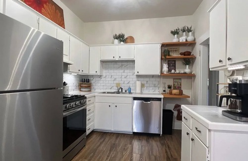 Conway Maison | The Cottage on College in Downtown Conway. Remodeled 1937 cozy & unique home.