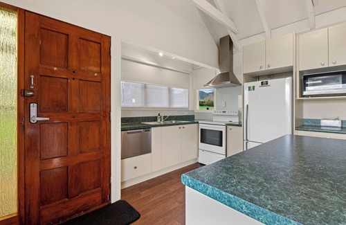 Owhata Maison | The Cottage - Rotorua Holiday Farmstay