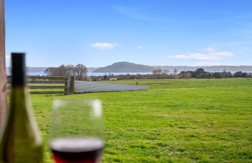 Owhata Maison | The Cottage - Rotorua Holiday Farmstay